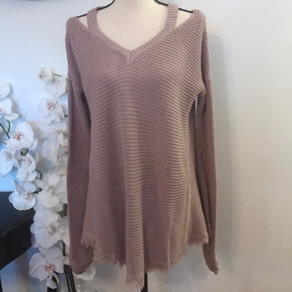 ‼️CLEARANCE‼️ Cut Out Shoulder Waffle Top - Picture 4 of 8